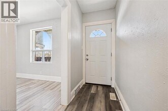 352 Duke St W in Kitchener, ON - Building Photo - Building Photo