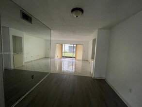 210 NW 87th Ave in Miami, FL - Building Photo - Building Photo