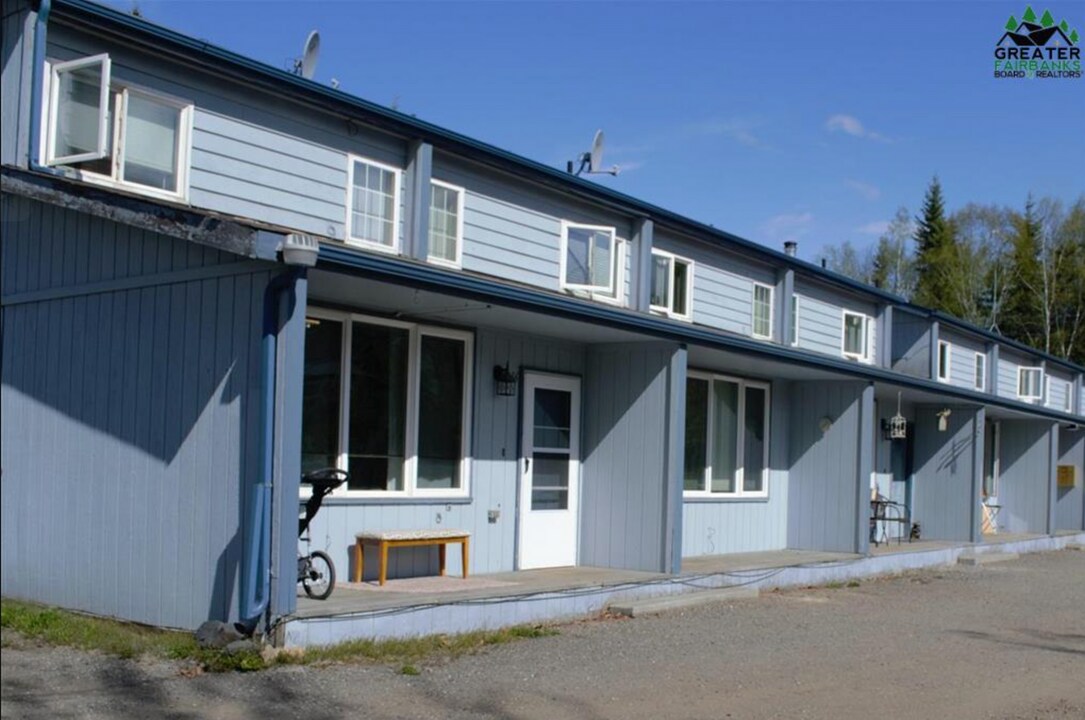 660 Rebecca St in Fairbanks, AK - Building Photo