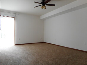 1115 Prairie Rose Dr SW in Cedar Rapids, IA - Building Photo - Building Photo