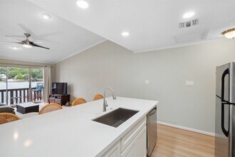 801 River Rd in Montgomery, TX - Foto de edificio - Building Photo