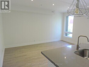 1555-1555 Bloor St W in Toronto, ON - Building Photo - Building Photo