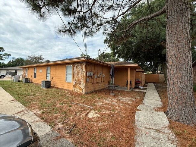 3399 Green Briar Cir in Gulf Breeze, FL - Building Photo - Building Photo