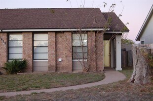 1428 W Braker Ln in Austin, TX - Building Photo