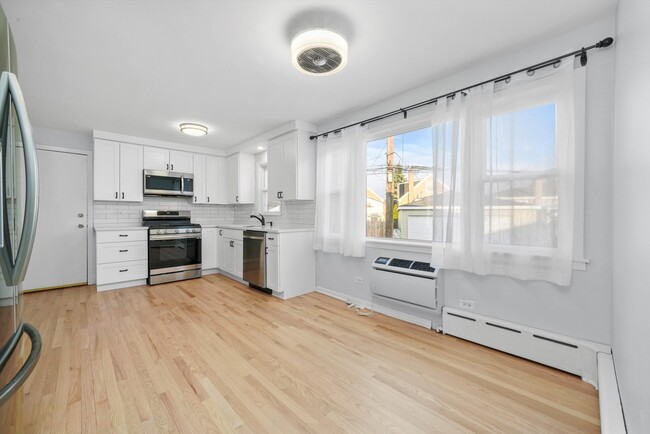 7836 W Addison St in Chicago, IL - Building Photo - Building Photo