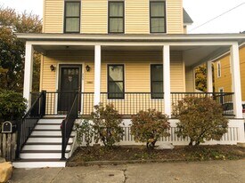 235 Mount Hope St, Unit B in Lowell, MA - Building Photo