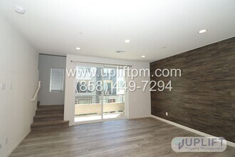 2540 S Escondido Blvd in Escondido, CA - Building Photo - Building Photo