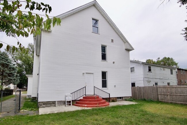 58 Howes St in Springfield, MA - Building Photo - Building Photo