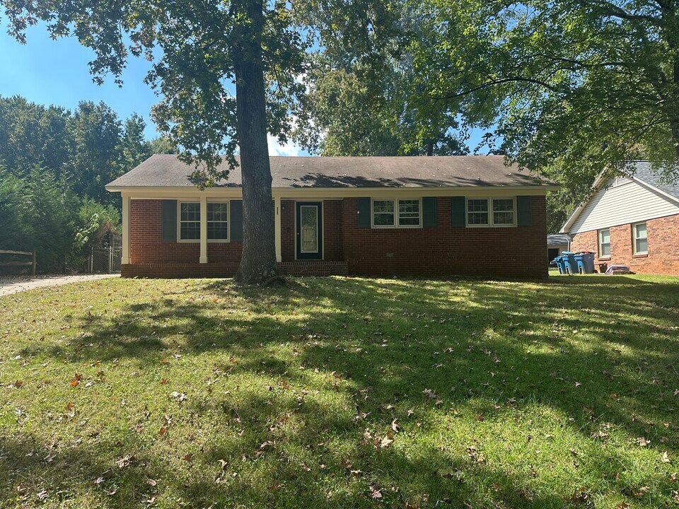 10318 Starwood Dr in Charlotte, NC - Foto de edificio