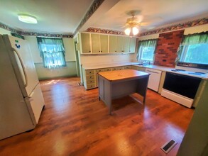 592 Plymouth St, Unit 1 in Halifax, MA - Building Photo - Building Photo