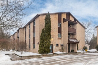 Bayridge Court Apartments in Kingston, ON - Building Photo - Building Photo