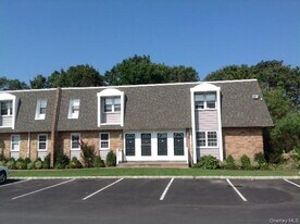 48 Watergate Ln in Patchogue, NY - Building Photo