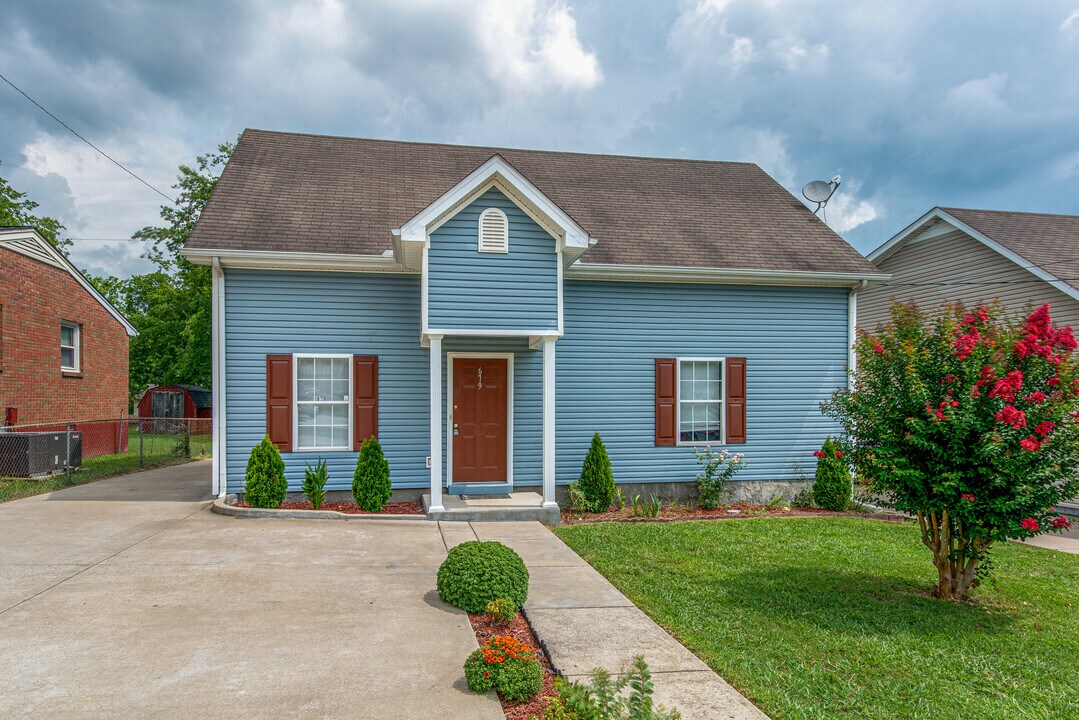 679 Park St, Unit D205 in Nashville, TN - Foto de edificio
