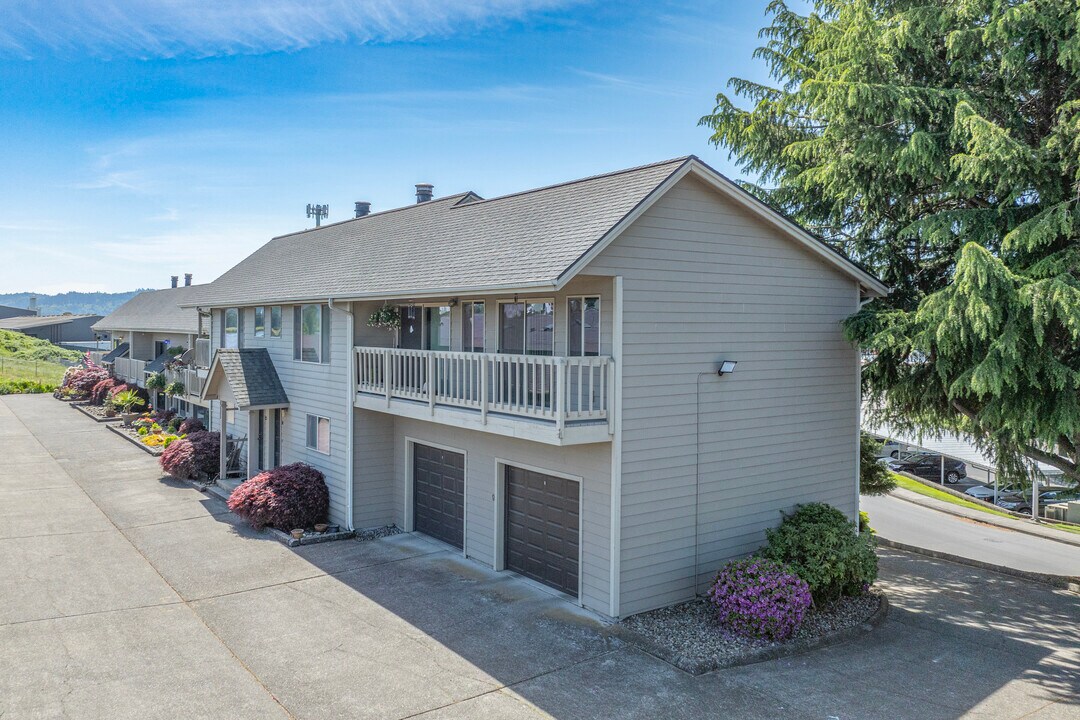 Levee House in Longview, WA - Foto de edificio