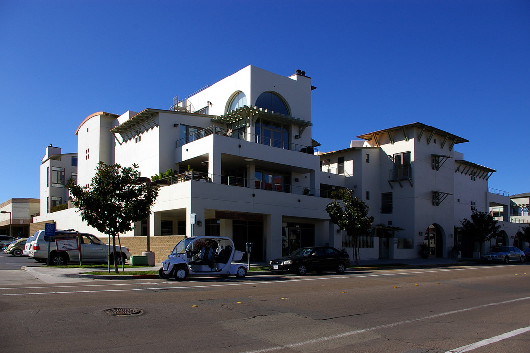 1220-1222 1st St in Coronado, CA - Foto de edificio