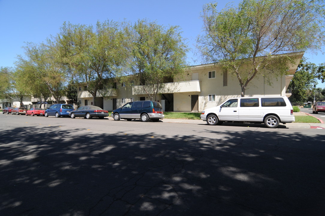 Woodland Garden Apartments in Woodland, CA - Building Photo