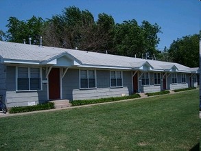 Maple 500 Apartments in Stillwater, OK - Building Photo - Building Photo