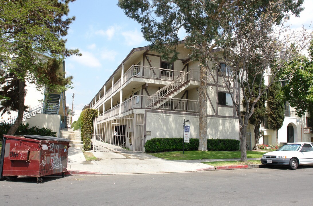 219 E Garfield Ave in Glendale, CA - Building Photo