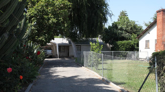 11035 Bryant Rd in El Monte, CA - Foto de edificio - Building Photo