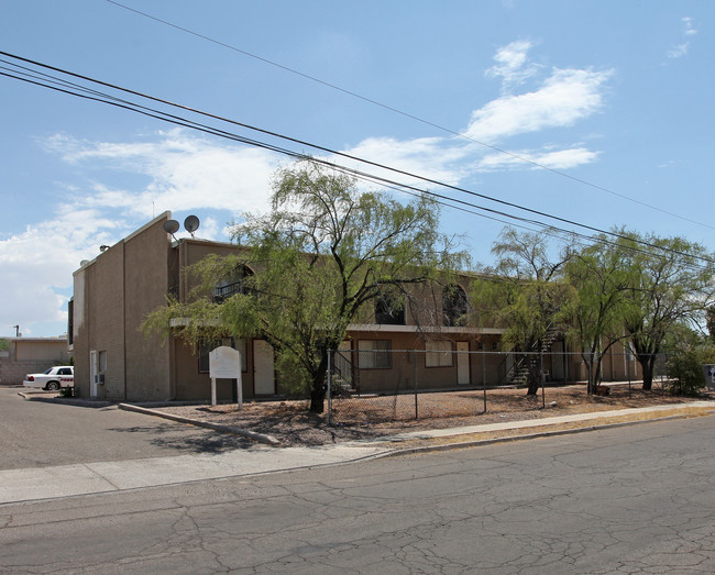 Kelso Court Apartments in Tucson, AZ - Building Photo - Building Photo