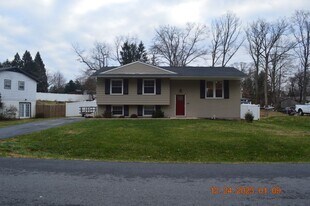 1636 Gibbons Rd in Point Of Rocks, MD - Building Photo