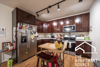 1465 W Cortez St, Unit 1n in Chicago, IL - Building Photo - Building Photo