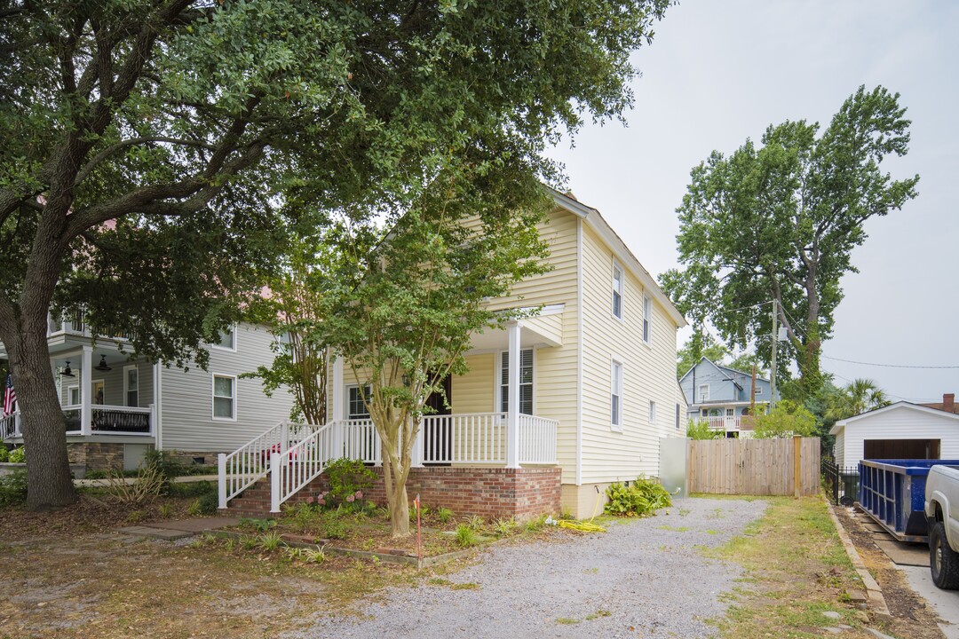 206 Oliver St in West Columbia, SC - Building Photo