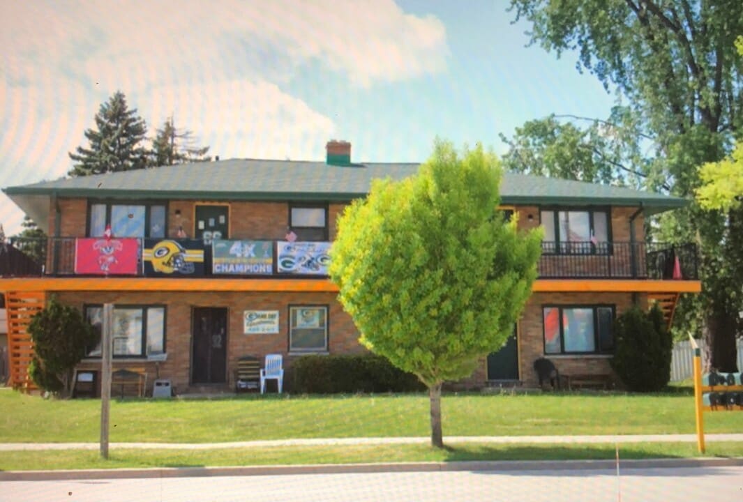 2032 S Oneida St in Green Bay, WI - Building Photo