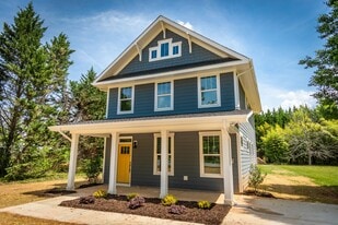 301 Riverhills Dr in Morganton, NC - Building Photo