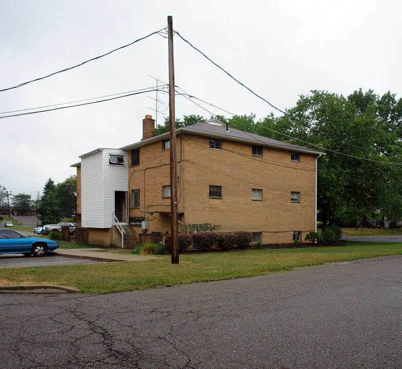 3440 Westview Ave NW in Canton, OH - Building Photo