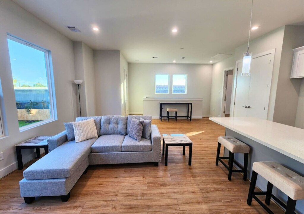 615 Northew St-Unit -ID1060798P in Houston, TX - Building Photo