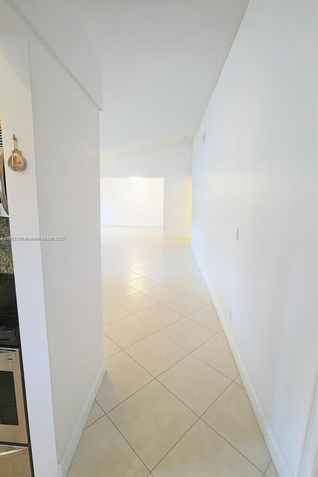 8190 Springtree Rd in Boca Raton, FL - Building Photo - Building Photo