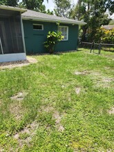 1662 Houston Dr in Ft. Myers, FL - Foto de edificio - Building Photo