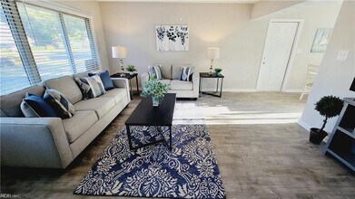 6525 Clemson Ave in Norfolk, VA - Foto de edificio - Building Photo