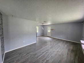 402 Lefoi Ln in Leesville, LA - Foto de edificio - Building Photo