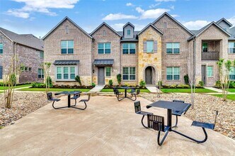 2723 Vista Park Ln in Lewisville, TX - Building Photo - Building Photo