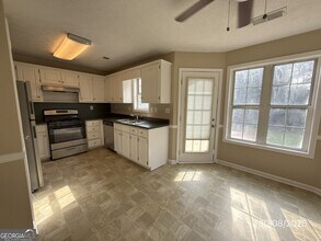 124 Waters Edge Dr in Locust Grove, GA - Building Photo - Building Photo