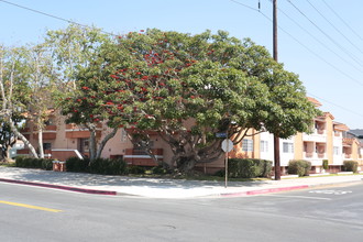 Emerson Townhomes in Los Angeles, CA - Building Photo - Building Photo