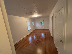 697 Willett Ave in East Providence, RI - Foto de edificio - Building Photo