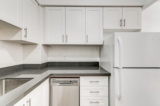 171 Erskine Avenue in Toronto, ON - Building Photo - Building Photo