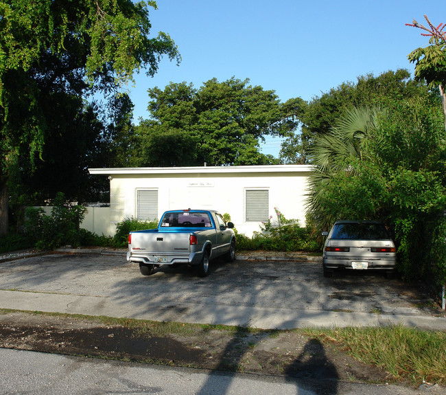 1853 SE 1st Ave in Fort Lauderdale, FL - Foto de edificio - Building Photo