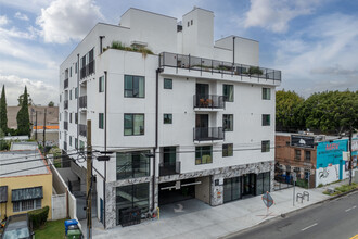 667 Wilton Apartments in Los Angeles, CA - Building Photo - Primary Photo