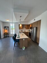 405 NE 28th St, Unit B in Miami, FL - Building Photo - Building Photo
