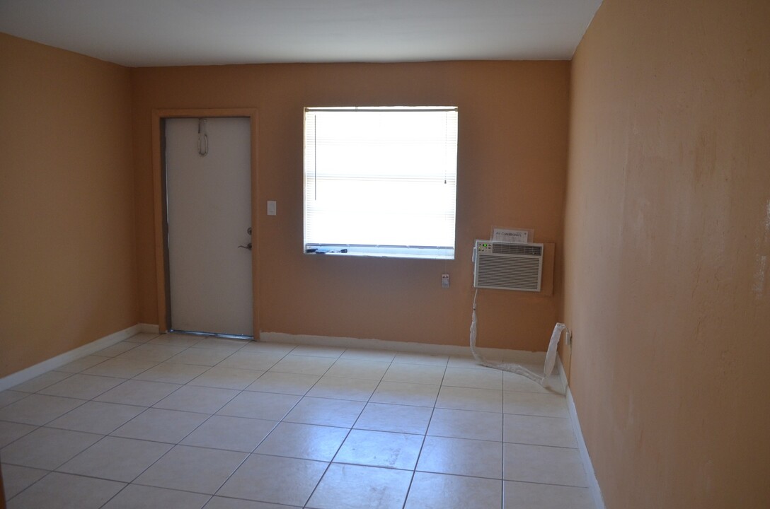 119 NW 3rd St in Hallandale Beach, FL - Building Photo