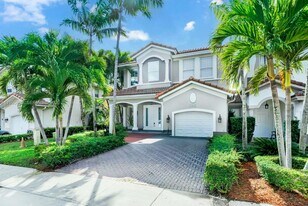 10824 NW 84th St in Doral, FL - Building Photo