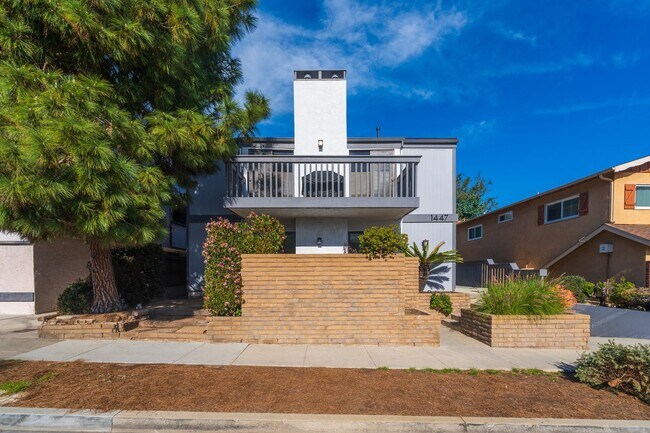 1447 Manhattan Beach Blvd in Manhattan Beach, CA - Building Photo - Building Photo