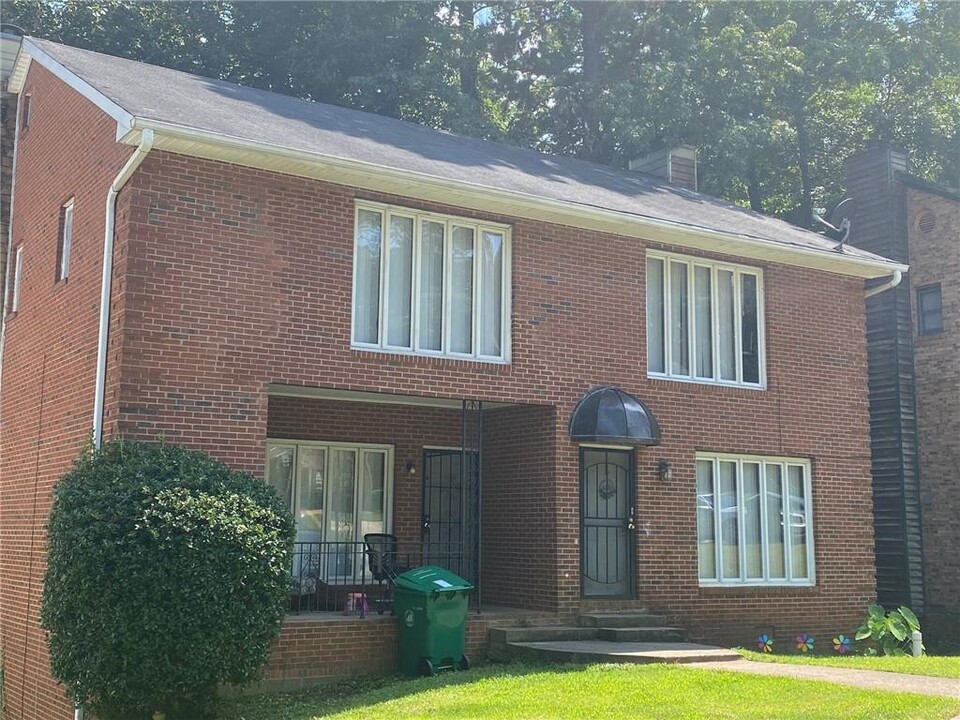5357 Ridgemere Ct in Stone Mountain, GA - Foto de edificio