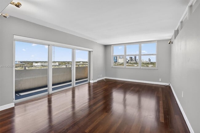 1625 SE 10th Ave in Fort Lauderdale, FL - Building Photo - Building Photo