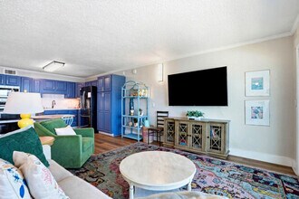 8743 Thomas Dr in Panama City Beach, FL - Building Photo - Building Photo