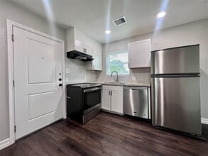 207 Avenue A in Willis, TX - Building Photo - Building Photo